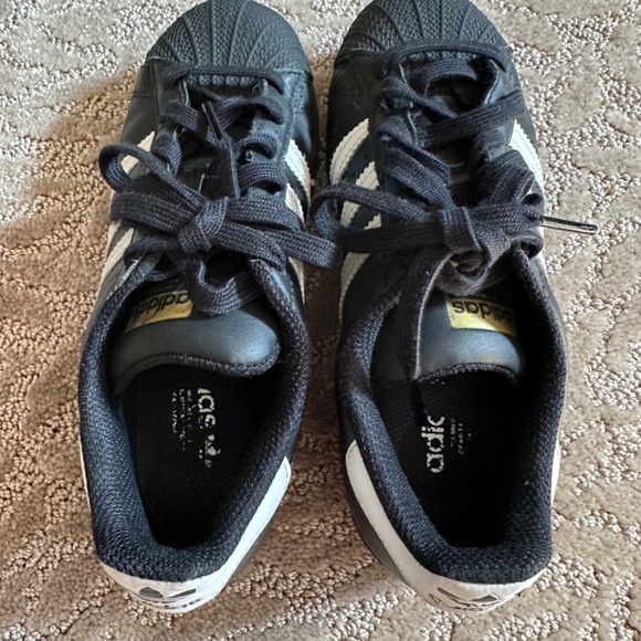 Adidas Superstar size 4 - Picture 3 of 4